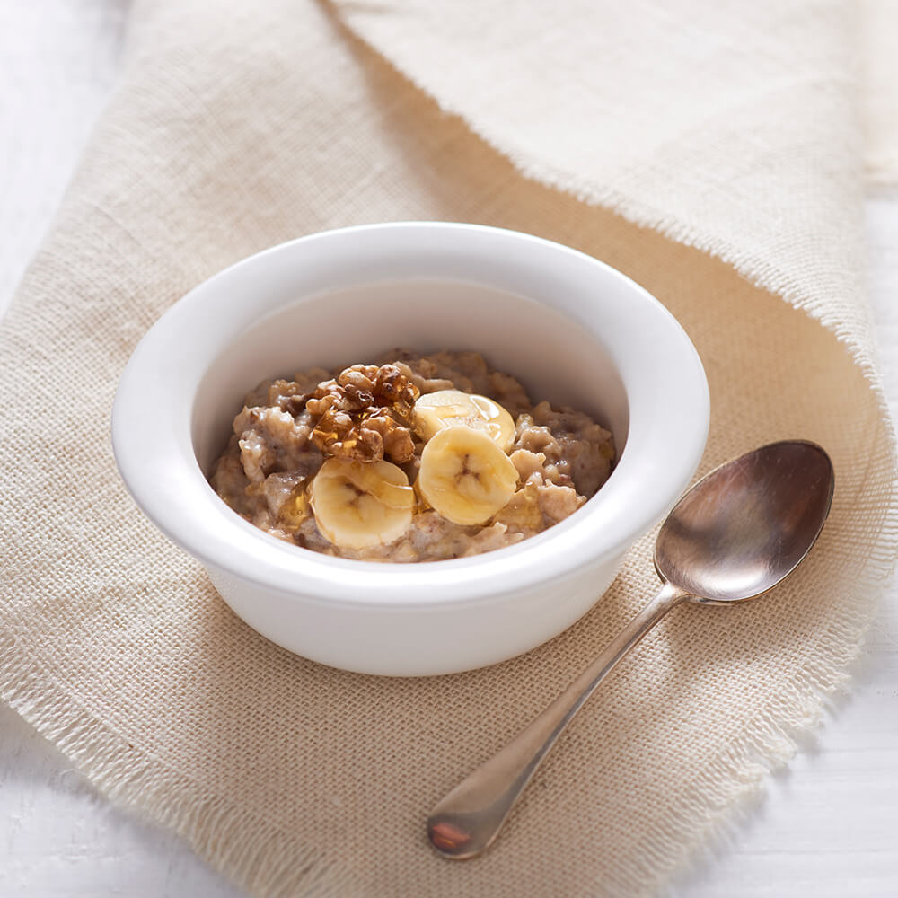 Banana, date and walnut porridge