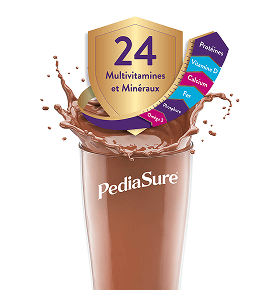 Un verre de Pediasure Chocolate Shake mettant en évidence toutes les vitamines et tous les minéraux dans un seul verre et ce que cela équivaut à des aliments que vous devriez incorporer à votre alimentation pour combler le même manque nutritionnel.