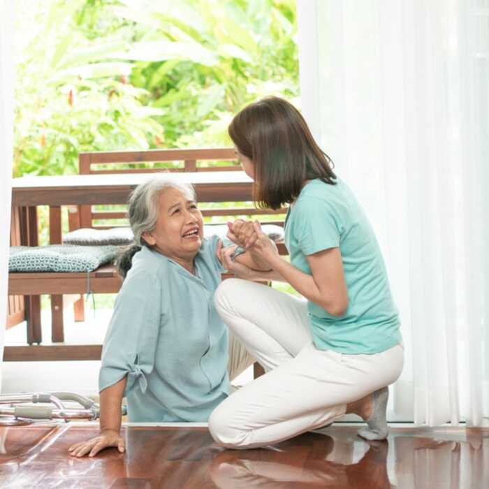 gejala osteoporosis pada lansia