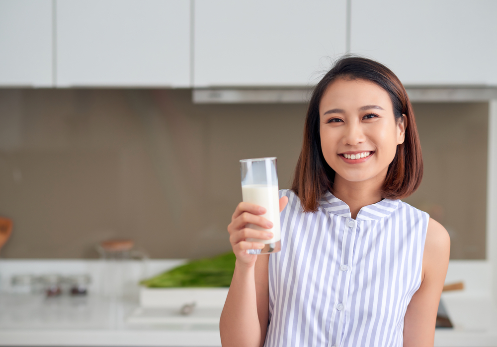 manfaat susu yang mengandung protein tinggi