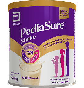 Product in verpakking voor 850 g Pediasure voedingsdrank voor kinderen in vanille, met de aanduiding dat het geschikt is voor kinderen van 1 tot 10 jaar en dat het Triplesure-systeem wordt getoond, dat de essentiële voedingsstoffen, groei, ontwikkeling en ondersteuning van de immuniteit benadrukt, met een flits die aangeeft dat het een door kinderen goedgekeurde smaak is