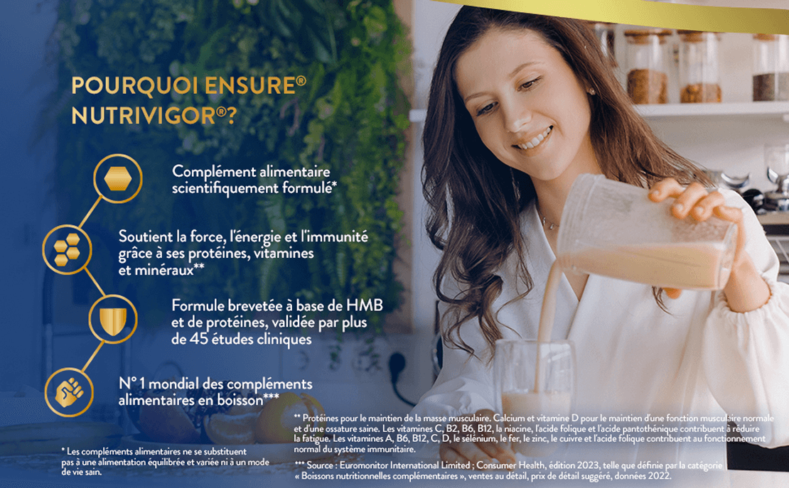 Une dame verse son shake avec un texte expliquant les principaux avantages, notamment la force, l'énergie et l'immunité, et explique qu'il est scientifiquement formulé.