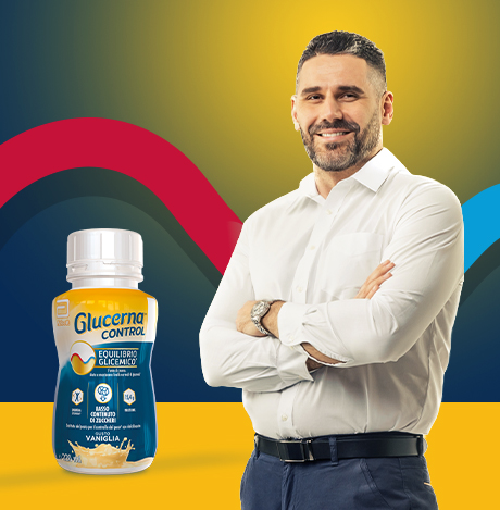 una persona che gusta Glucerna® Control