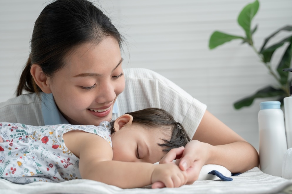 Chăm sóc bé sau sinh mổ: Mẹ cần lưu ý gì?