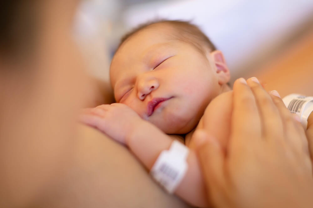 Da kề da sau sinh giúp giảm căng thẳng cho cả mẹ và bé