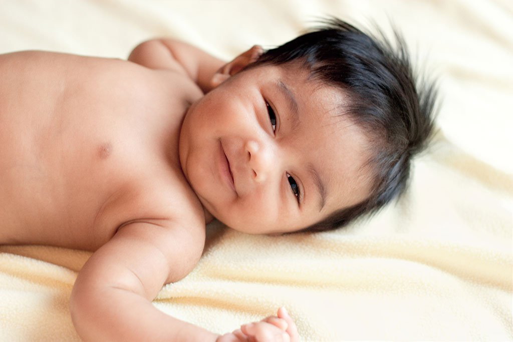 Các Cột Mốc Phát Triển Của Trẻ Sơ Sinh Trong Năm Đầu- Trẻ Sơ Sinh 4 Đến 6 Tháng Tuổi - 2